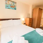 Keel House בית נופש וויטבי